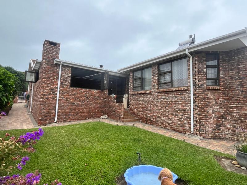 4 Bedroom Property for Sale in Fraaiuitsig Western Cape